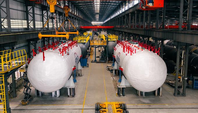 国内首制88K VLGC 300m³甲板